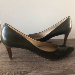 NINE WEST KHAKI HEELS, SIZE 8M